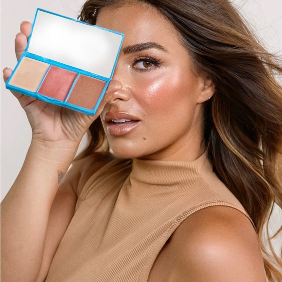 Sicilian Summer Makeup Palette with Brush Alexa Persico x Jessie James decker - Picture 2 of 5